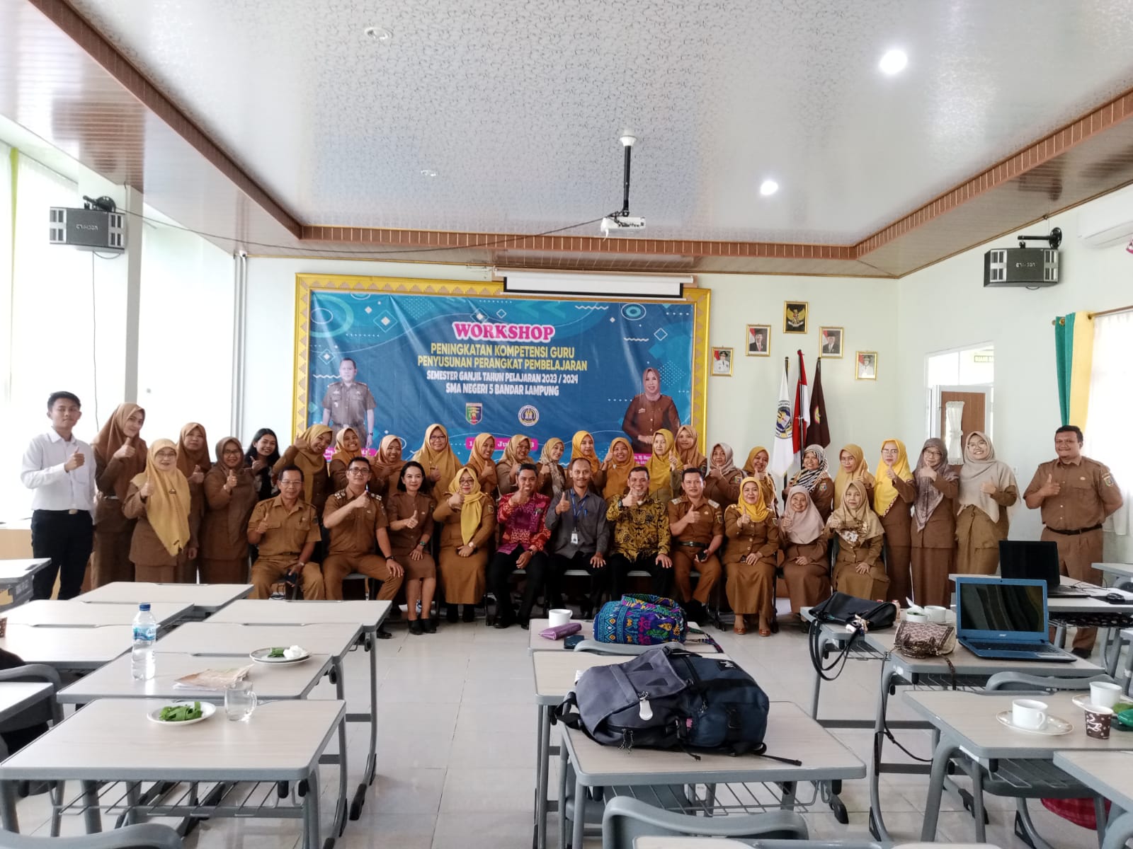Tiga Dosen Fakultas Ilmu Komputer IIB Darmajaya Bagikan Media Pembelajaran Melalui Google di SMAN 5 Bandarlampung Tiga Dosen Fakultas Ilmu Komputer IIB Darmajaya Bagikan Media Pembelajaran Melalui Google di SMAN 5 Bandarlampung