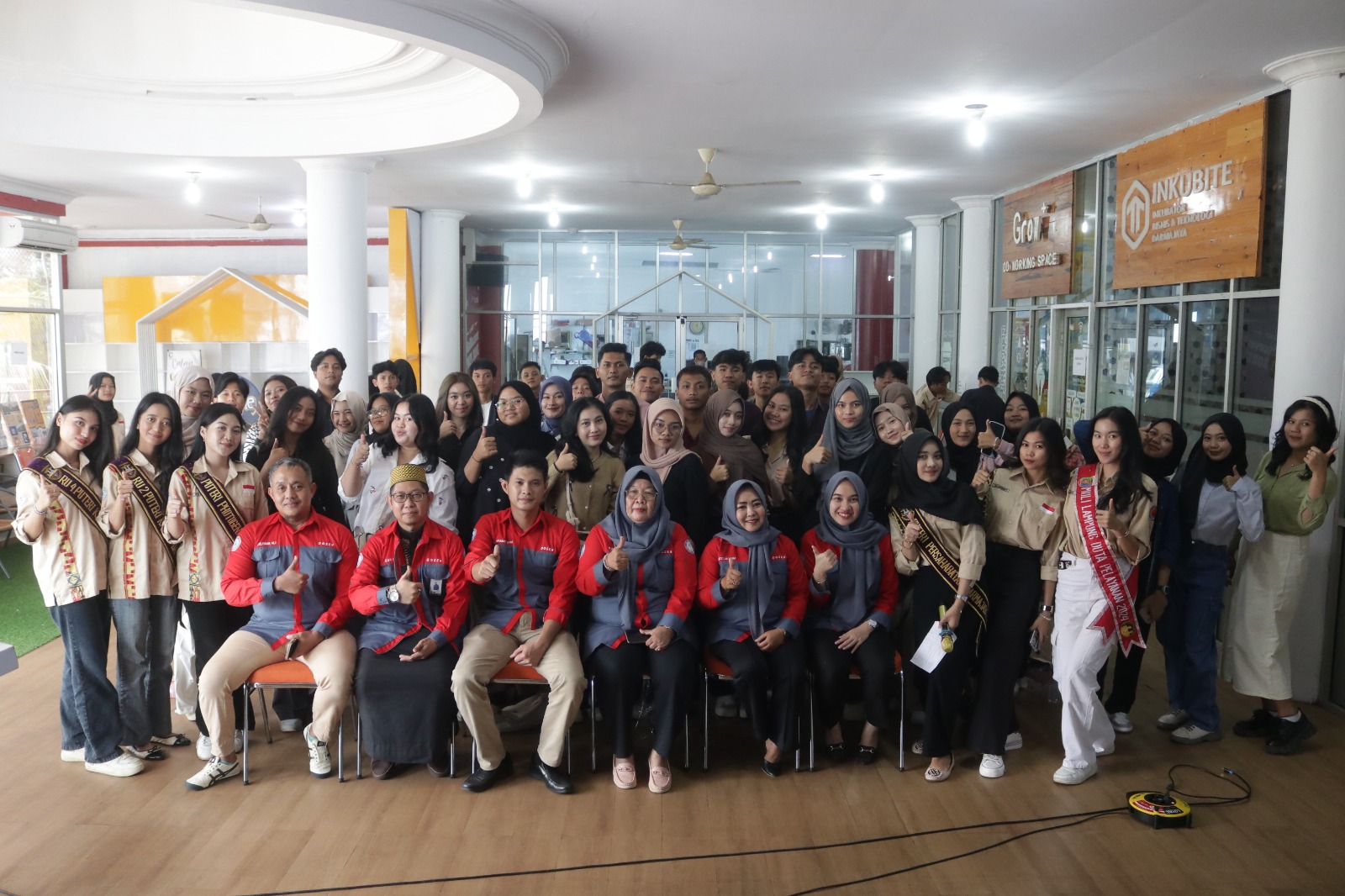 Trial Class Prodi Hukum Bisnis IIB Darmajaya: Menyalakan Semangat Calon Mahasiswa Baru Trial Class Prodi Hukum Bisnis IIB Darmajaya: Menyalakan Semangat Calon Mahasiswa Baru