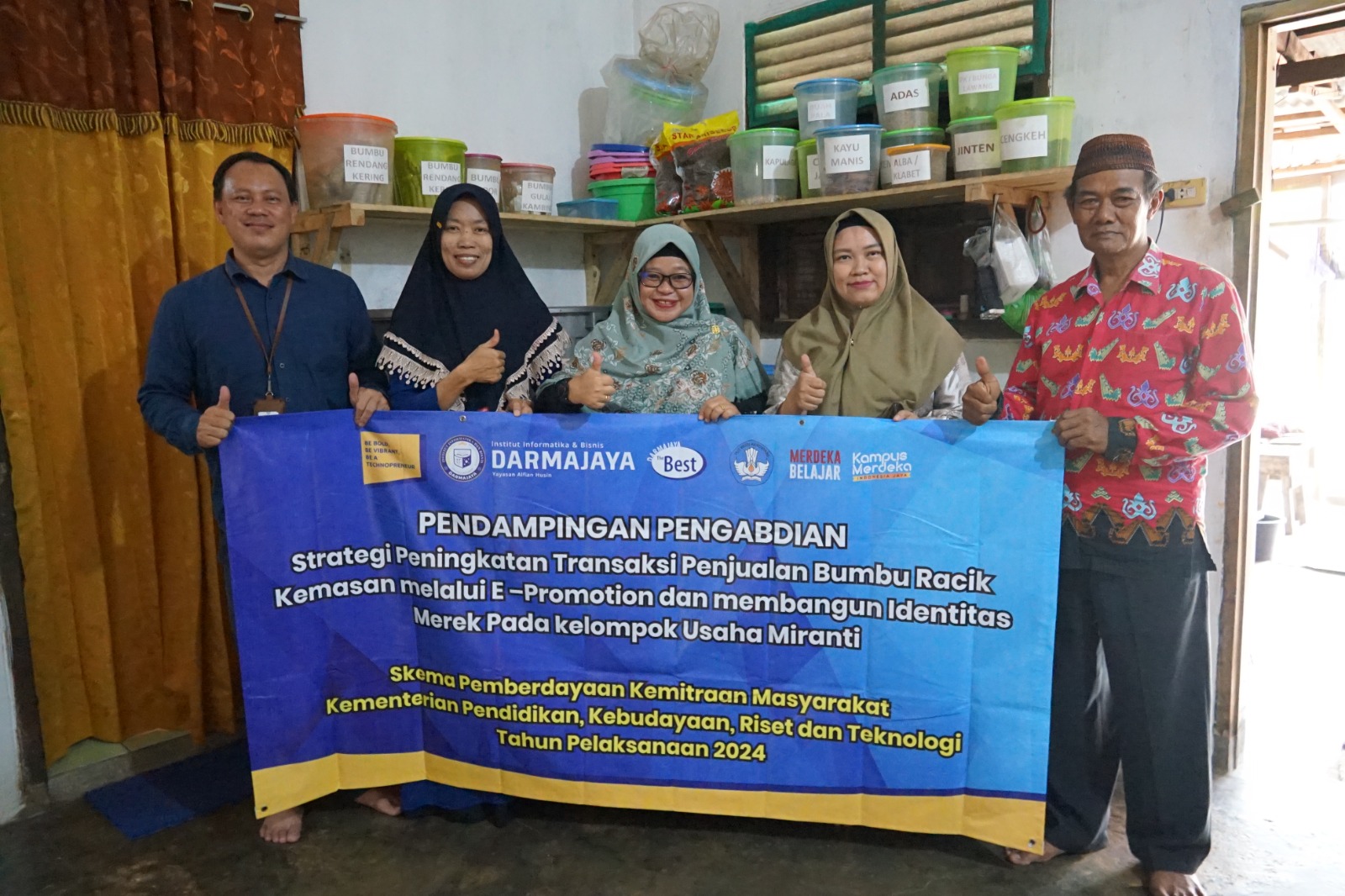 Kolaborasi IIB Darmajaya dan UKM Miranti: Penguatan Identitas Merek dan Promosi Digital Kolaborasi IIB Darmajaya dan UKM Miranti: Penguatan Identitas Merek dan Promosi Digital