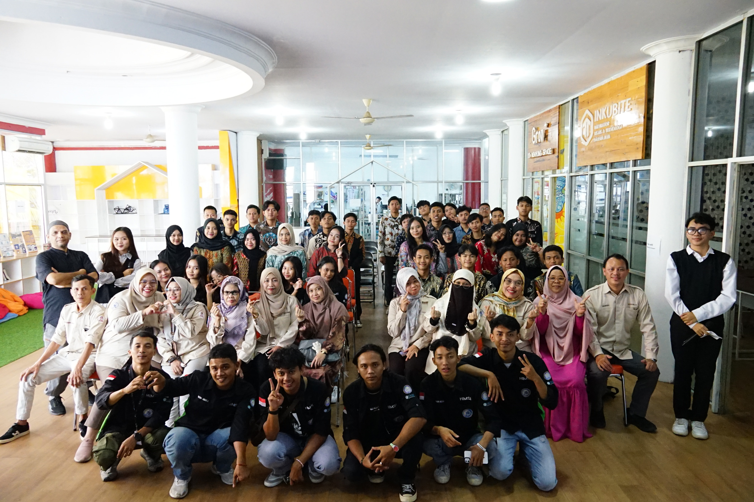 Trial Class Program Studi Sistem Informasi IIB Darmajaya: Mempersiapkan Mahasiswa Hadapi Tren Teknologi Masa Depan Trial Class Program Studi Sistem Informasi IIB Darmajaya: Mempersiapkan Mahasiswa Hadapi Tren Teknologi Masa Depan