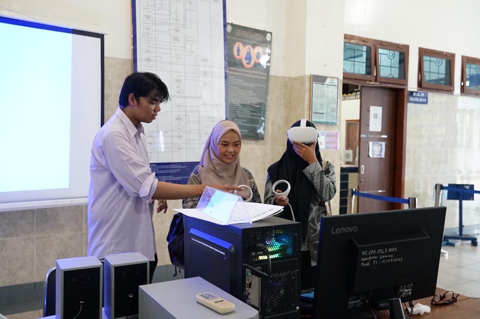 VR Museum Lampung Karya Mahasiswa IIB Darmajaya, Curi Perhatian di Pameran Teknologi TI 2024 VR Museum Lampung Karya Mahasiswa IIB Darmajaya, Curi Perhatian di Pameran Teknologi TI 2024