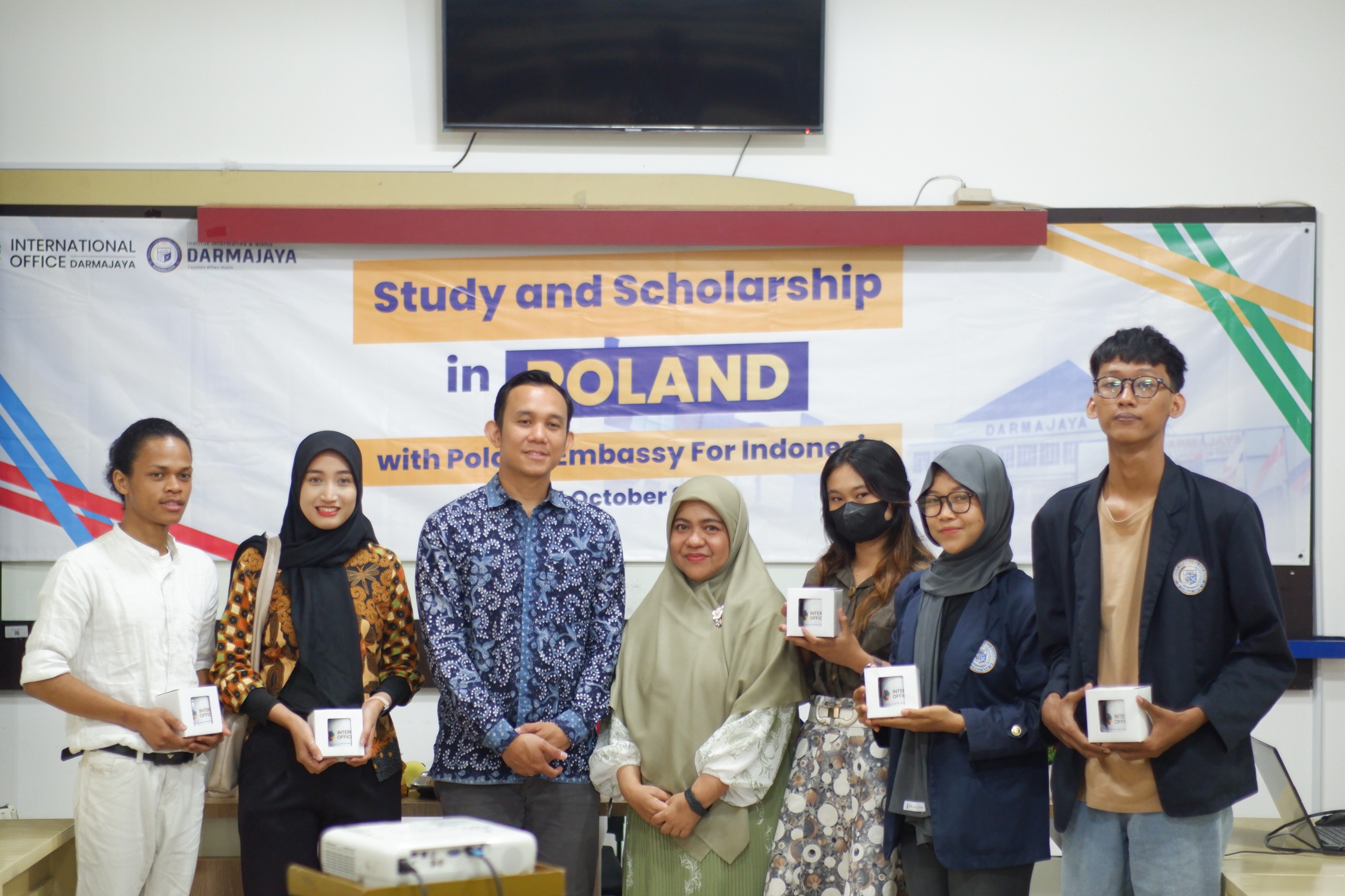 Kesempatan Studi ke Polandia Terbuka Lebar: Antusiasme Mahasiswa IIB Darmajaya Menggema Kesempatan Studi ke Polandia Terbuka Lebar: Antusiasme Mahasiswa IIB Darmajaya Menggema
