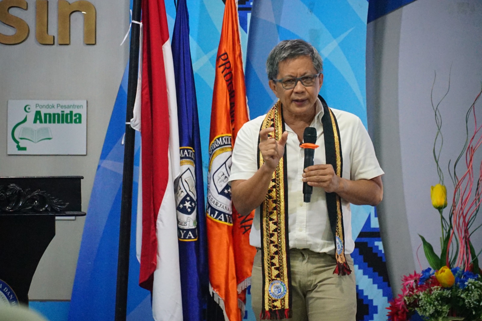 Serunya! Rocky Gerung Bongkar Pengalaman Tersesat di Gunung Tanggamus dan Kisah Darah untuk Lintah Serunya! Rocky Gerung Bongkar Pengalaman Tersesat di Gunung Tanggamus dan Kisah Darah untuk Lintah