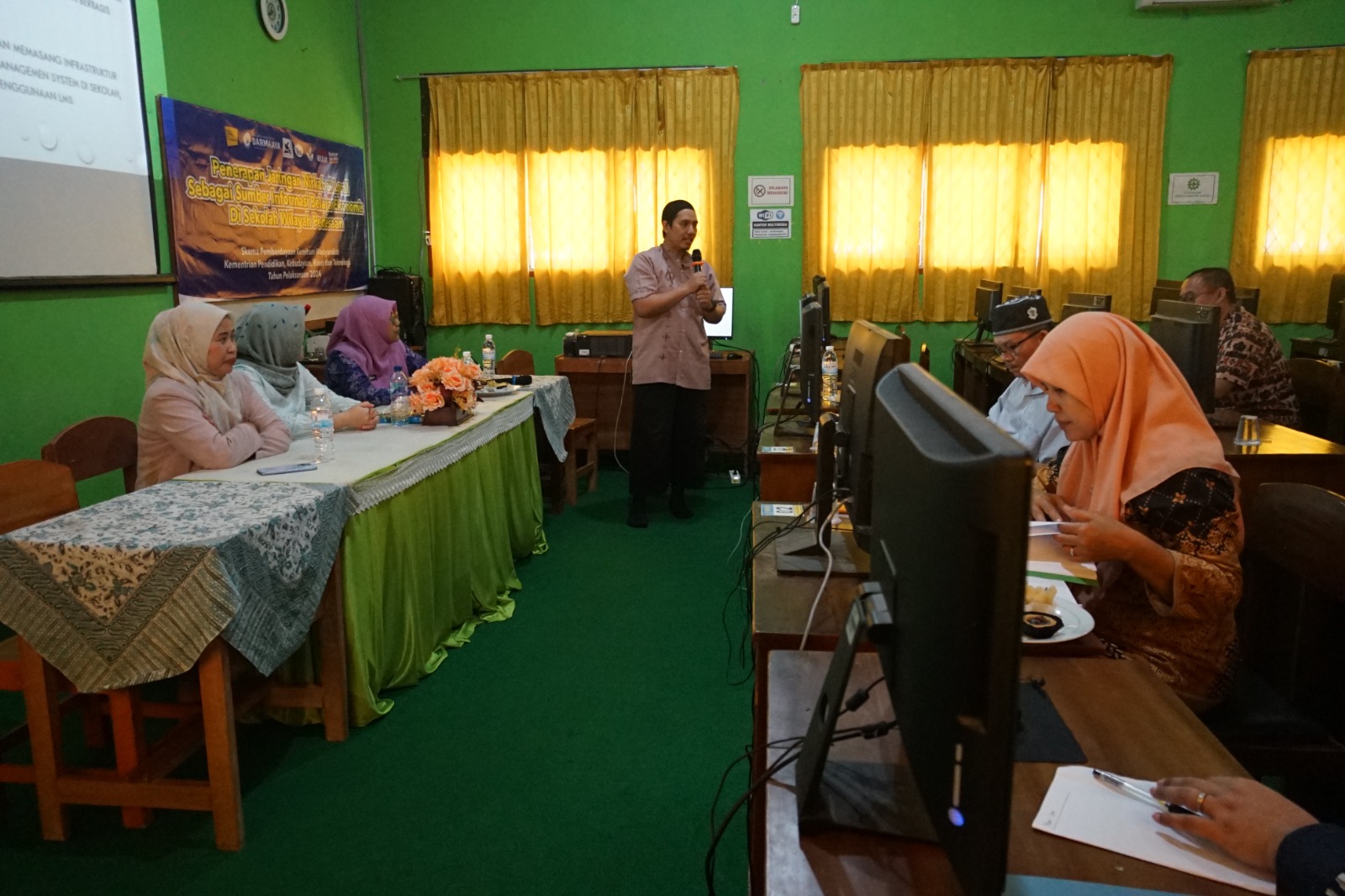 Monev Pengabdian: Program Jaringan Nirkabel IIB Darmajaya di SMKN 1 Negerikaton Mendapat Apresiasi Monev Pengabdian: Program Jaringan Nirkabel IIB Darmajaya di SMKN 1 Negerikaton Mendapat Apresiasi