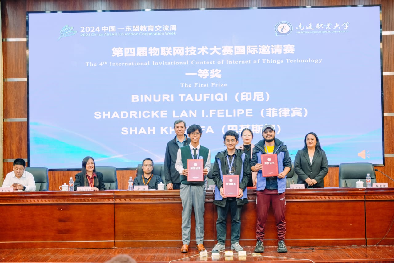 Mahasiswa IIB Darmajaya Raih Bronze Award di Ajang IoT Internasional di Tiongkok Mahasiswa IIB Darmajaya Raih Bronze Award di Ajang IoT Internasional di Tiongkok