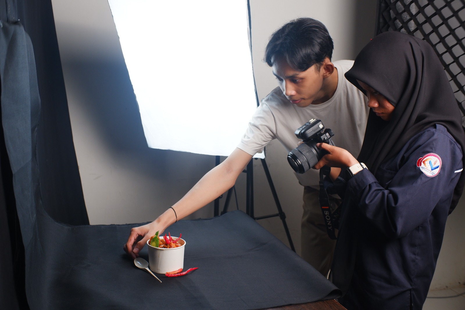 Siswa SMK Muhammadiyah Sekampung Eksplorasi Seni Fotografi Produk di IIB Darmajaya Siswa SMK Muhammadiyah Sekampung Eksplorasi Seni Fotografi Produk di IIB Darmajaya