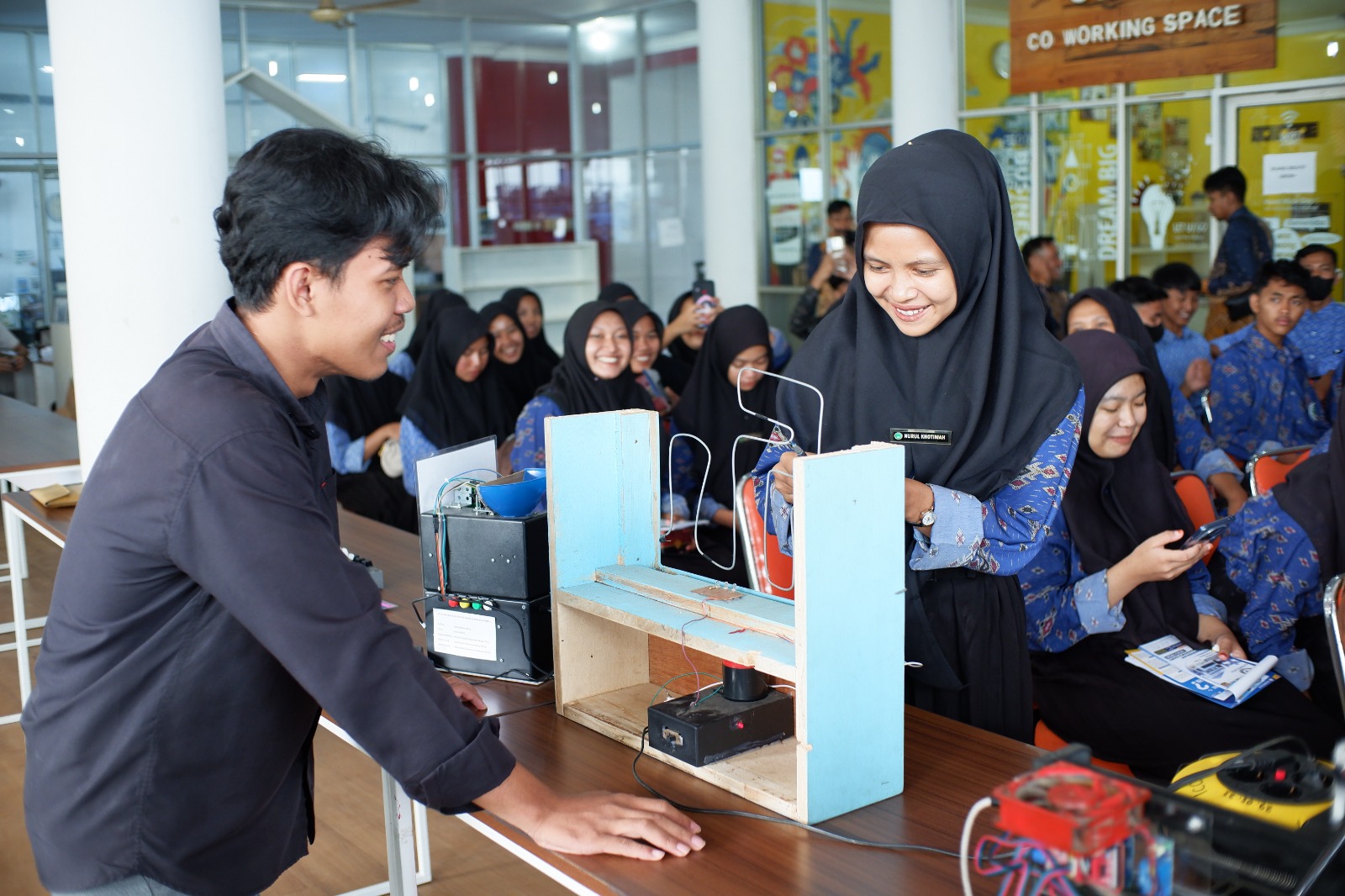 Siswa SMK Roudlotut Thullab Sumatra Selatan Perdalam Wawasan IoT di IIB Darmajaya Siswa SMK Roudlotut Thullab Sumatra Selatan Perdalam Wawasan IoT di IIB Darmajaya