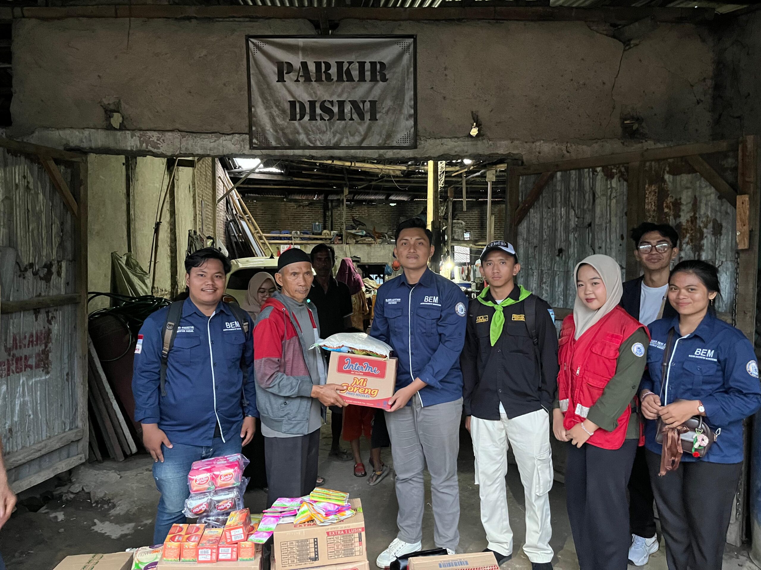 Solidaritas Mahasiswa IIB Darmajaya: Penggalangan Dana dan Penyaluran Bantuan bagi Korban Banjir Solidaritas Mahasiswa IIB Darmajaya: Penggalangan Dana dan Penyaluran Bantuan bagi Korban Banjir