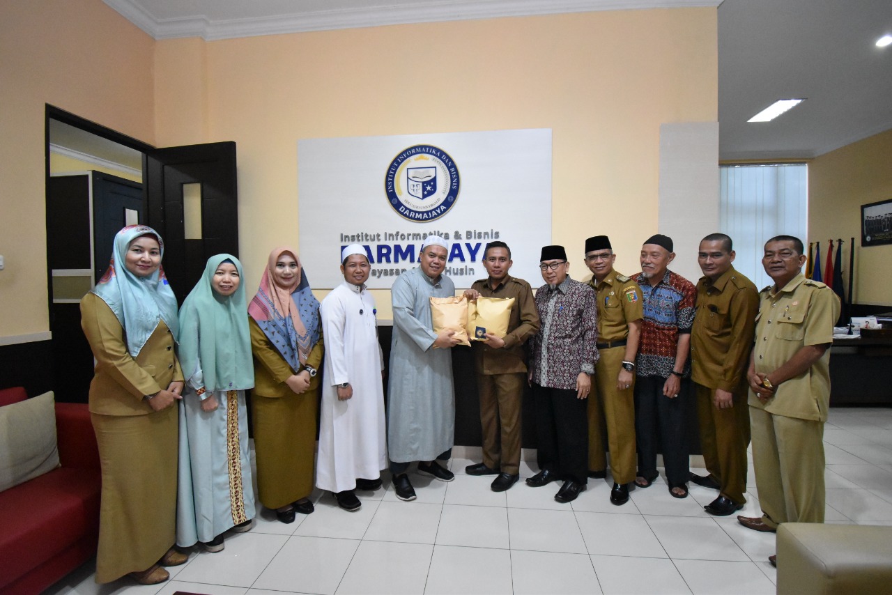 IIB Darmajaya Serahkan Wakaf Uang ke BWI Lampung IIB Darmajaya Serahkan Wakaf Uang ke BWI Lampung
