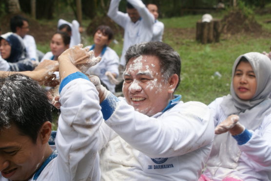 Tingkatkan Kebersamaan, Pascasarjana IBI Darmajaya Gelar Outbond Tingkatkan Kebersamaan, Pascasarjana IBI Darmajaya Gelar Outbond