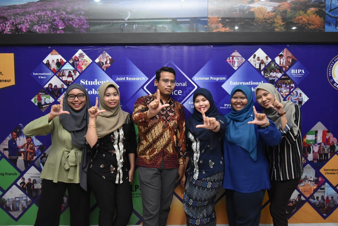 Mahasiswa Malaysia Puji Dosen Muda IIB Darmajaya Mahasiswa Malaysia Puji Dosen Muda IIB Darmajaya