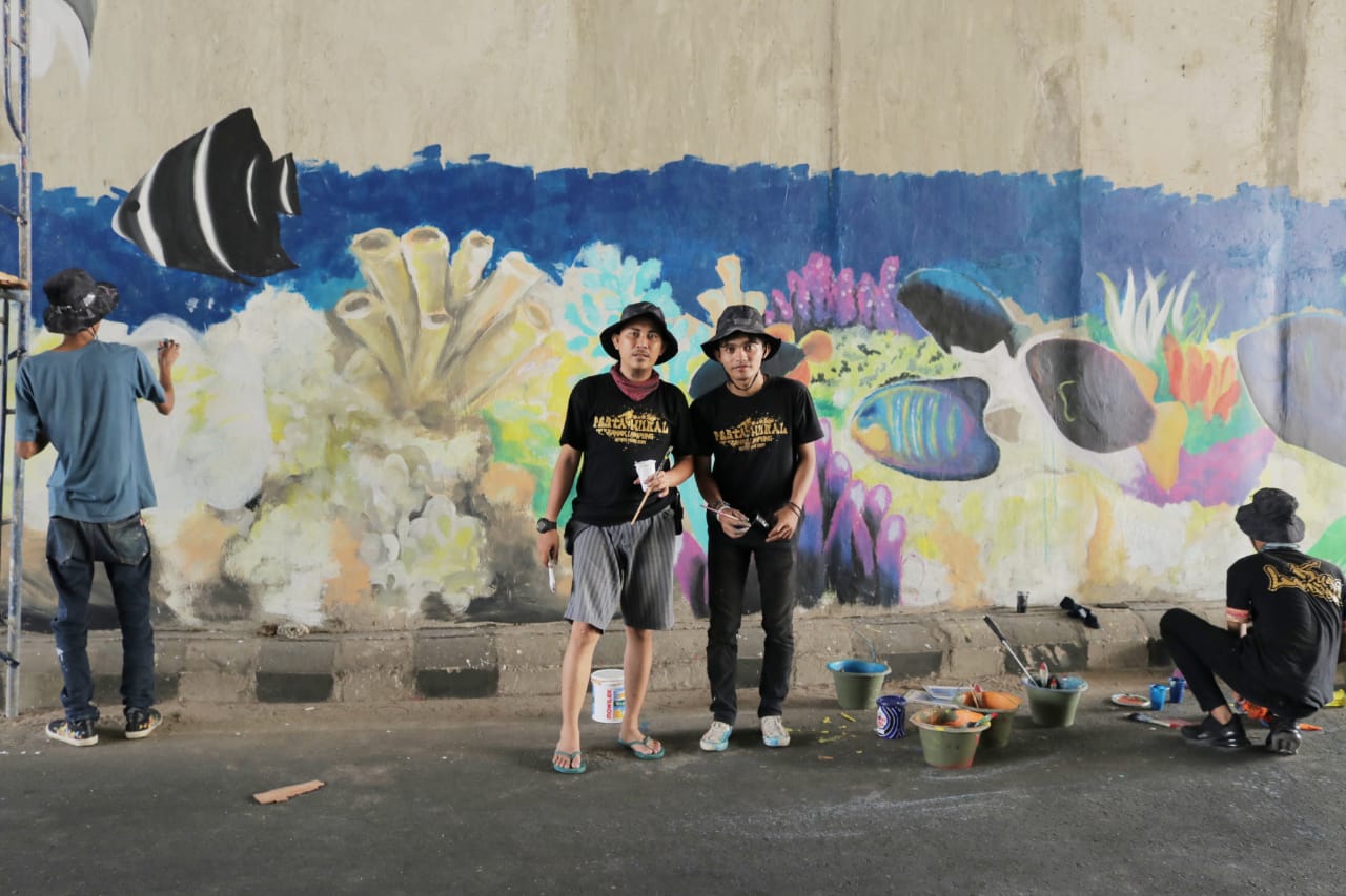 Lima Mahasiswa dan Dua Alumni IIB Darmajaya Ikut Poles Underpass dengan Mural Lima Mahasiswa dan Dua Alumni IIB Darmajaya Ikut Poles Underpass dengan Mural