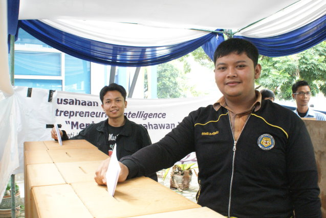 Mahasiswa Antusias Berikan Suara pada Pemira IBI Darmajaya Mahasiswa Antusias Berikan Suara pada Pemira IBI Darmajaya