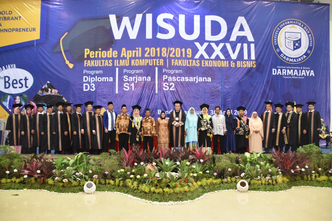 IIB Darmajaya Mewisuda 392 Mahasiswa: Dua Lulusan Raih IPK Sempurna IIB Darmajaya Mewisuda 392 Mahasiswa: Dua Lulusan Raih IPK Sempurna